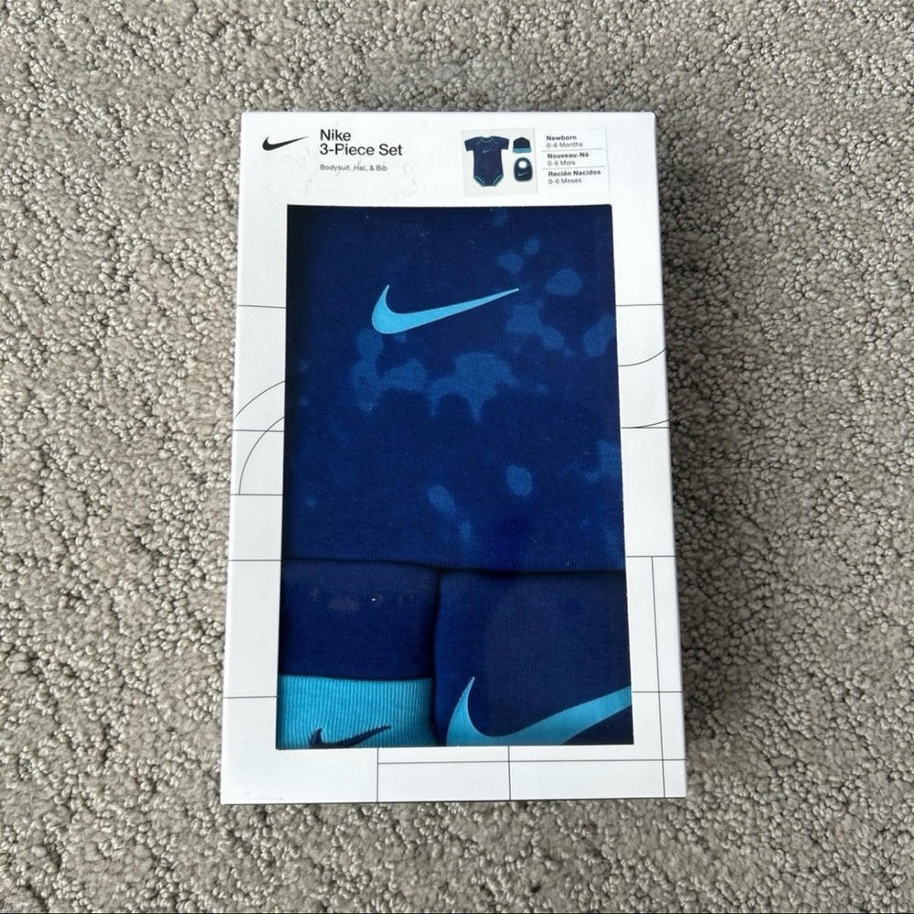 Nike 3 Piece Infant Gift Set Blue Splatter : Bodysuit, Hat & Bib Size 0-6 M NEW